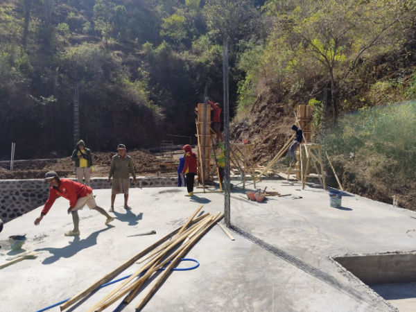 Concrete laid on 2nd floor of a 2-storey villa in Amed, Bali.