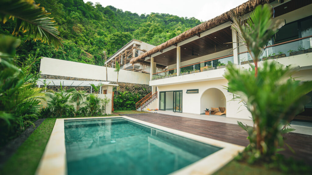Pool villa in Amed Bali built on 2 floors in na tropical location.