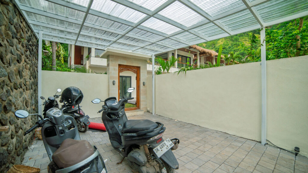 Carport and doorway at Vesica Villas Celuke in Amed.